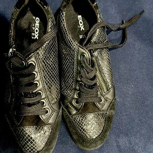 Geox Respira- Black Italian Patent - size 7- lightly used